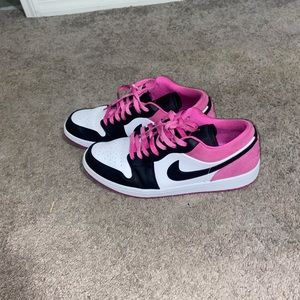 Pink Nike lows